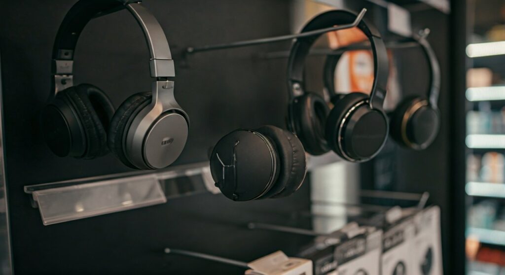 Does 7-11 Sell Headphones? (Prices, Brands & Availability)