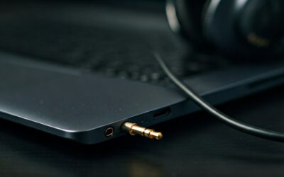Does MacBook Air Have Headphone Jack? (2024 Guide)